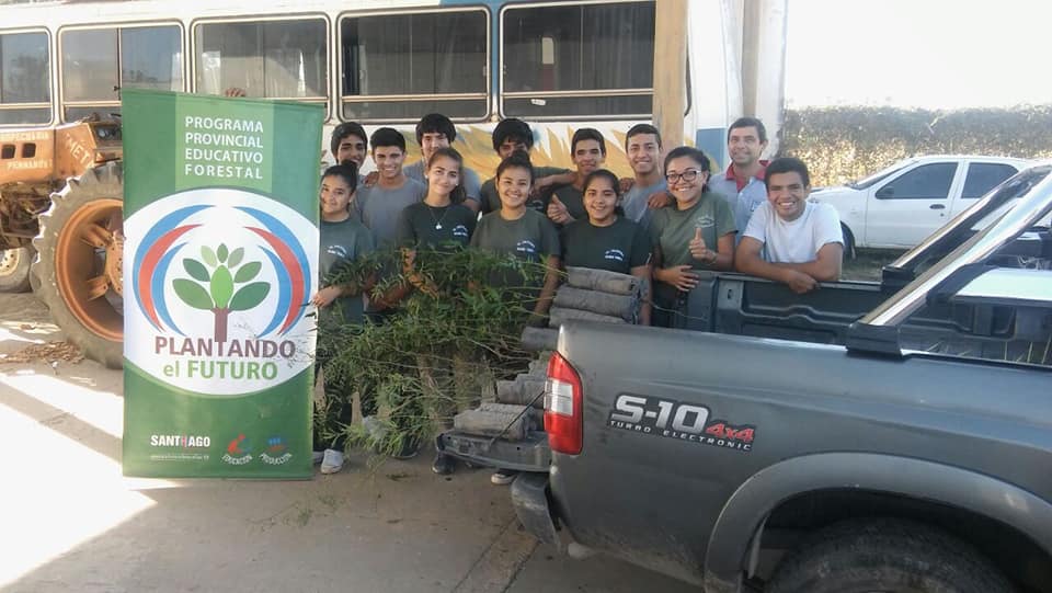 Plantando Futuro visitó el Colegio Agrotecnico Madre Tierra, de la ciudad de Fernandez. Plantando Futuro visitó el Colegio Agrotecnico Madre Tierra, de la ciudad de Fernandez.
